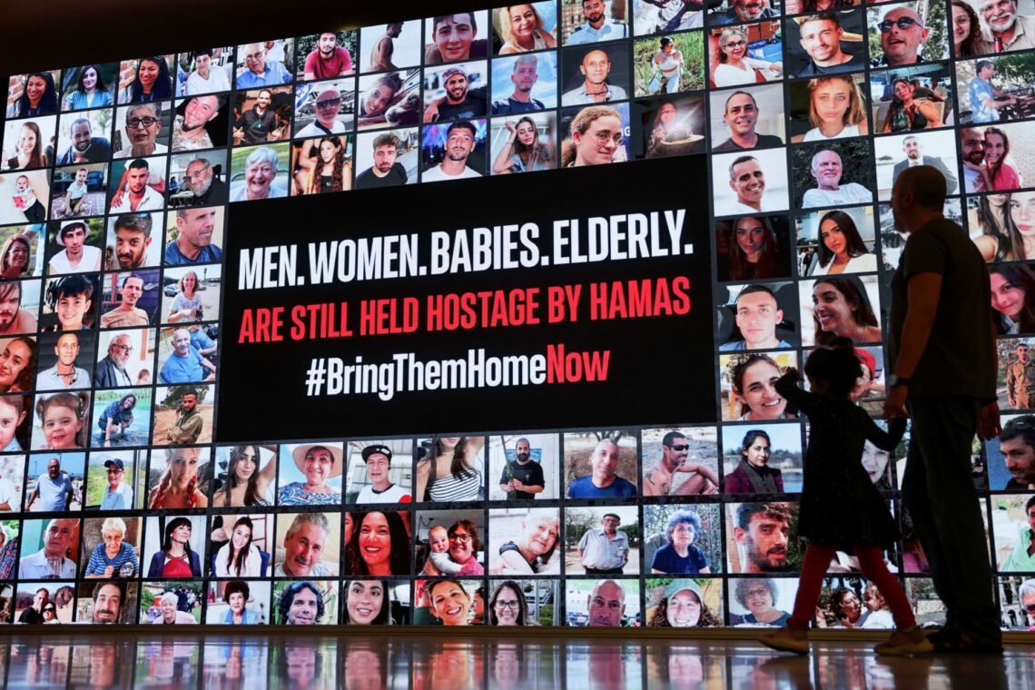 إسرائيل تطالب حركة “حماس” بإطلاق 34 محتجزا في المرحلة الأولى من صفقة تبادل الأسرى