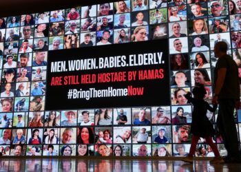 إسرائيل تطالب حركة “حماس” بإطلاق 34 محتجزا في المرحلة الأولى من صفقة تبادل الأسرى