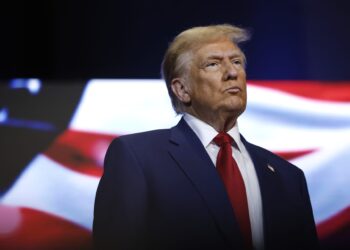 الولايات المتحدة.. ترامب يأمر بوقف جميع “المنح” و”القروض الاتحادية”