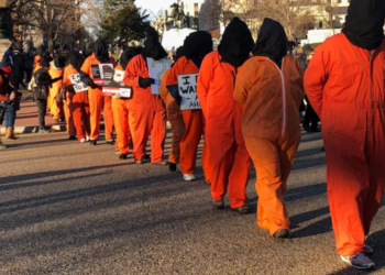 نقل 11 معتقلًا يمنيًا من غوانتانامو إلى سلطنة عمان