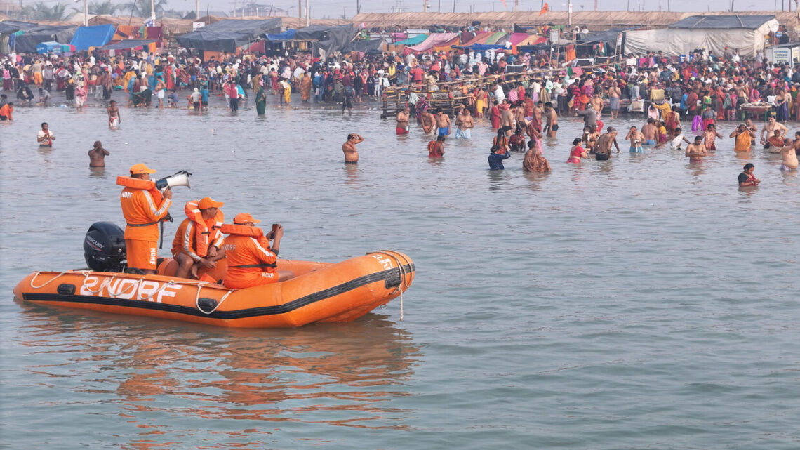 بالفيديو: مقتل 15 شخصا على الأقل في أكبر مهرجان هندوسي بالهند