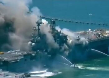 الحوثيون: استهدفنا حاملة طائرات أمريكية بصاروخين و4 طائرات مسيرة