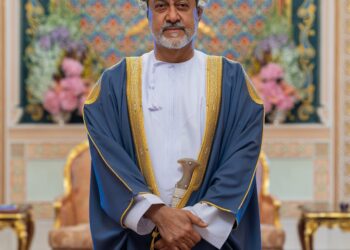 مرسومًا سلطانيًا برد الجنسية العمانية لأكثر من 60 شخص