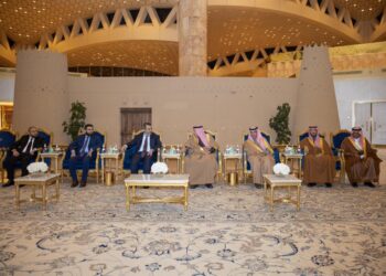 نائب وزير الخارجية السعودي يستقبل وفدًا سوريًا رفيع المستوى لدى وصولهم مطار الرياض