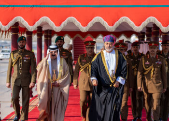 سلطان عمان وملك البحرين يشددان على أهمية تسوية النزاعات والخلافات بالطرق السّلمية