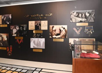 منحه السلطان قابوس “وسام عُمان” .. دار الأوبرا السلطانية تفتتح معرضًا لأهم أعمال الموسيقار المصري محمّد عبد الوهّاب