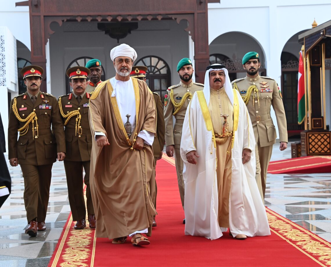 ملكُ البحرين يقوم بزيارة “دولةٍ” يوم الثلاثاء لسلطنة عُمان
