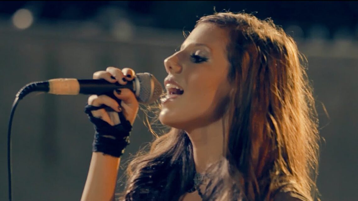 مغنية أمريكية تكشف عن معاناتها من مرض خطير بسبب عقار إنقاص الوزن!