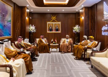 سلطنة عُمان وقطر تبحثان تعزيز التعاون المشترك في مجالات التجارة والصناعة