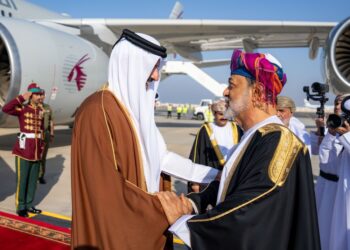 أميرُ قطر يصل إلى سلطنة عُمان