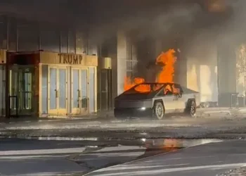 انفجار سيارة “تسلا” خارج فندق ترامب في لاس فيغاس.. وإيلون ماسك يعلّق! (فيديو)