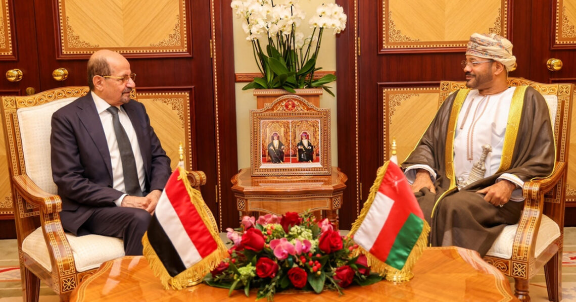 وزير الخارجية العُماني يؤكد دعم بلاده للحوار لحل الأزمة اليمنية