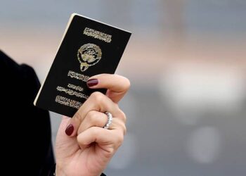 “السعودي لا يسقط”.. إعلامية خليجية تثير ضجة بتعليقها على سحب الجنسية الكويتية منها (فيديو)