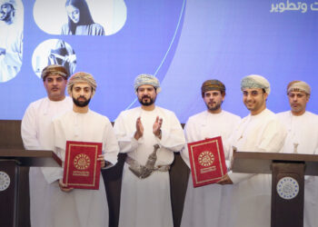 غرفة تجارة وصناعة عُمان توقع 13 اتفاقية امتياز تجاري في لقاء “اتفاقيات وتطوير”