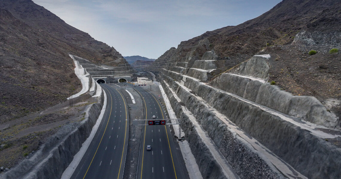 ما دلالات تسمية قادة وأعلام عُمان على عدد من المعالم والمنجزات بالسلطنة؟