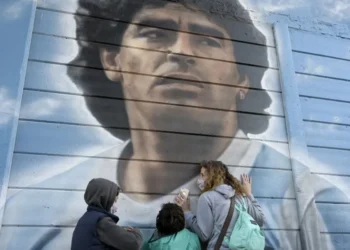 طبيبان: مارادونا توفي “وهو يتعذب” ووزن قلبه ضعف وزنه الطبيعي