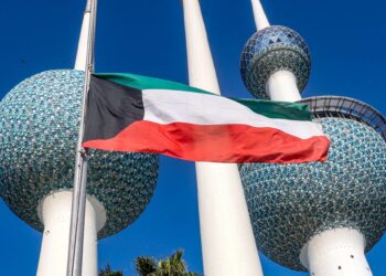 الكويت تكتشف قضية تزوير جنسية غريبة… “شقيقان” في نفس الغرفة لا يعرفان بعضهما البعض !