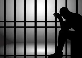 مواطنٌ يتبرّع للإفراج عن 49 حالة في الظاهرة ضمن مبادرة “فكّ كُربة”