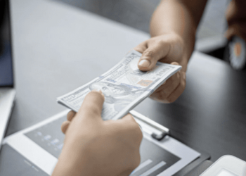 تحويلات الوافدين في دول الخليج .. الأعلى عالميًا