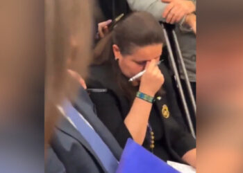 الكاميرات تسجل ما فعلته سفيرة أوكرانيا في واشنطن وسط المشادة بين ترامب وزيلينسكي (فيديو)