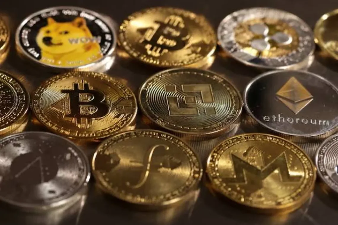 الولايات المتحدة.. ترامب يعلن إدراج “خمس عملات مشفرة” في الاحتياطي الاستراتيجي