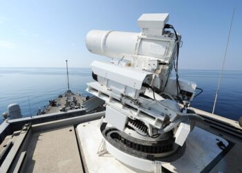 بريطانيا تجهّز سفنها الحربية بأسلحة ليزرية