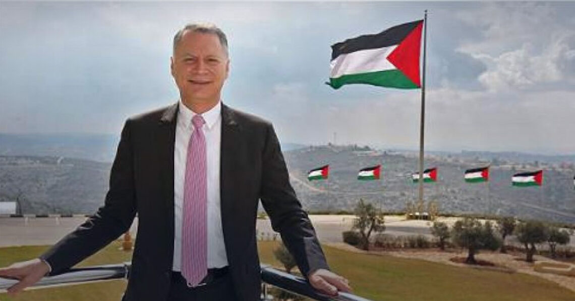 صحيفة إسرائيلية: “دور خفي” لرجل أعمال فلسطيني في تنفيذ خطط ترامب بشأن غزة