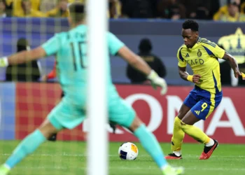 “ارجع العب وارحمنا من دوران” .. مشجع نصراوي يفاجئ حسن الراهب بطلب غريب!