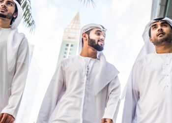 بعد اللهجة.. الإمارات تناقش حصر استخدام الزي الوطني في إعلانات التواصل الاجتماعي على الإماراتيين فقط