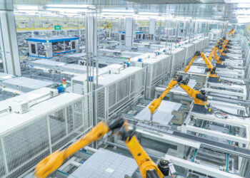 بأكثر من 200 مليون ريال .. اتفاقيات لإنشاء مصنع لإنتاج الخلايا والألواح الشمسية في صحار