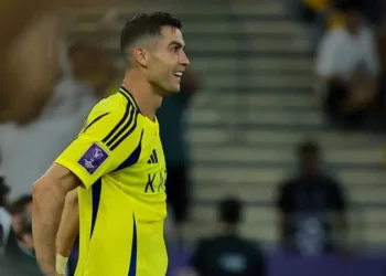 تم التوقيع مع بند مستقبلي .. تفاصيل عقد رونالدو الجديد مع النصر