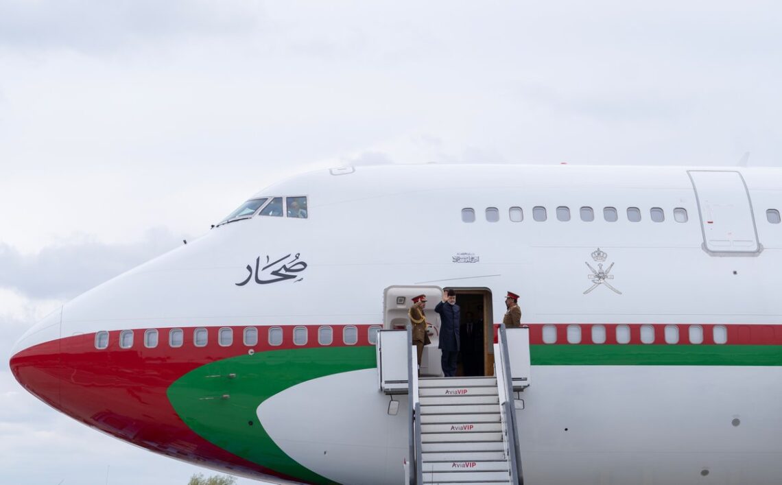 جلالة السُّلطان المعظم يعود إلى أرض الوطن