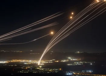 ردا على مجازر الاحتلال الإسرائيلي.. "حماس" تقصف "أسدود وعسقلان" بـ 10 صواريخ أُطلقت من غزة