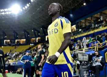 “سيرحل إذا أمطرت السماء أموال عليكم ” .. إعلامي يحبط آمال جماهير النصر في التخلص من ساديو ماني