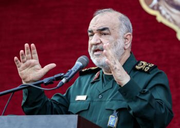 قائد الحرس الثوري الإيراني: مستعدون لأي حرب.. "لكننا لن نكون من يبدأها"