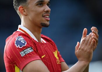 “لن أتحدث” آرنولد يرفض التأكيد على الانضمام إلى ريال مدريد!