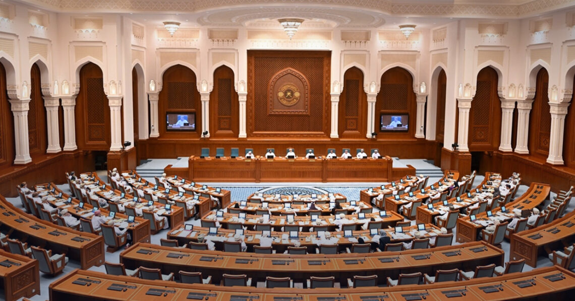 مجلس الدولة العُماني يعكف على مناقشة مشاريع ثلاث قوانين هامة