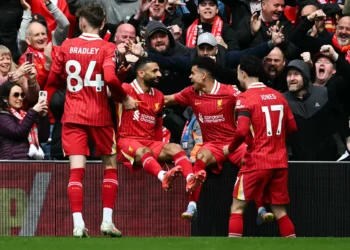 محمد صلاح تجاهل عملاقي إسبانيا وإنجلترا .. و”هكذا كانت ردة فعل إدارة الهلال بعد ضياع صفقته”