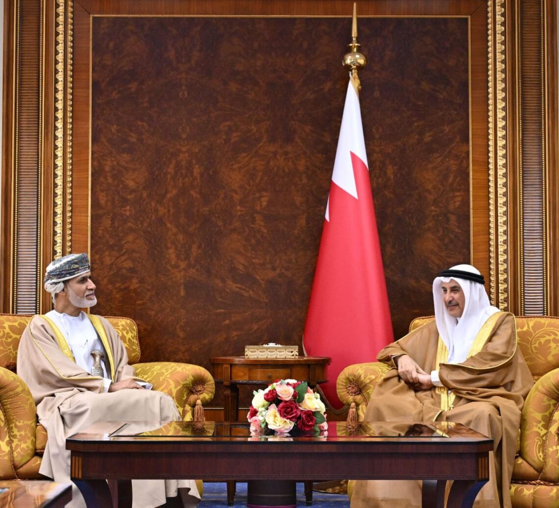 نائبُ رئيس مجلس الوزراء البحريني يستقبل الأمينَ العام لمجلس الوزراء