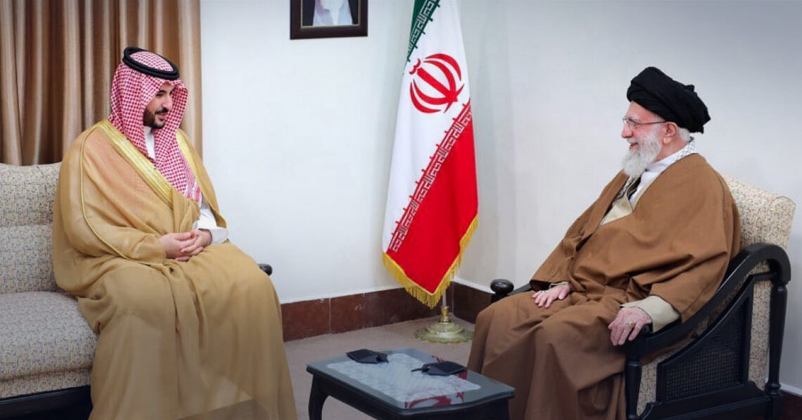 تقارب سعودي إيراني: وزير الدفاع السعودي يلتقي المرشد الأعلى في طهران