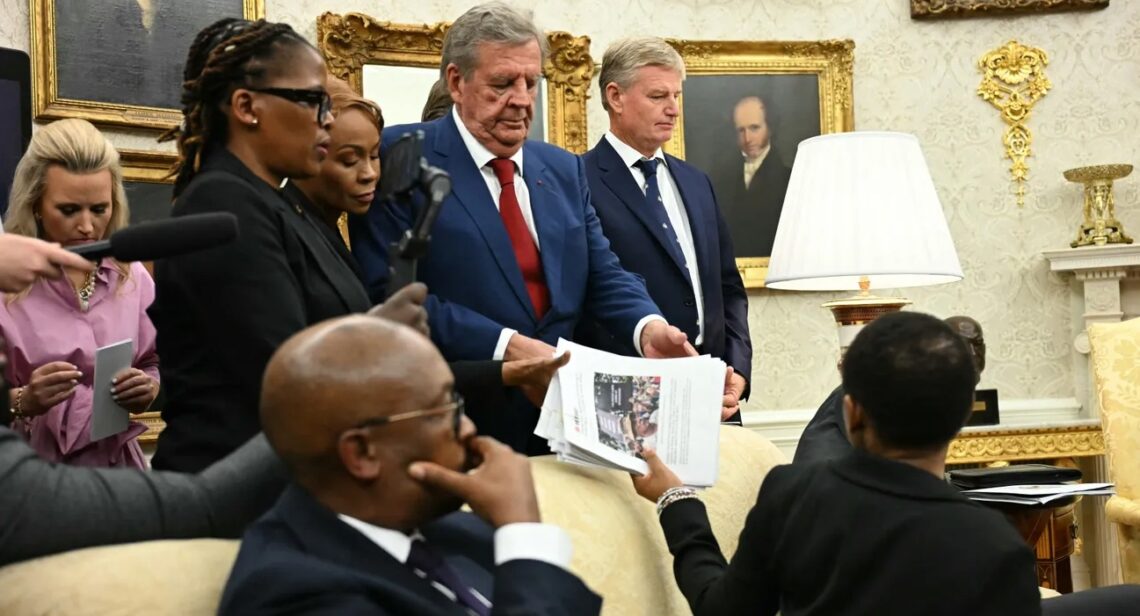 الولايات المتحدة.. ترامب يفاجئ رامافوزا بأدلة "إبادة جماعية" ضد البيض في جنوب إفريقيا