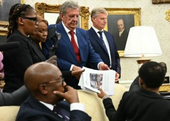 الولايات المتحدة.. ترامب يفاجئ رامافوزا بأدلة "إبادة جماعية" ضد البيض في جنوب إفريقيا