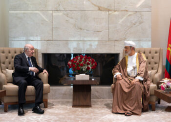 جلالةُ السُّلطان المعظم والرئيسُ الجزائري يعقدان لقاءً بمقر جلالته (صور)