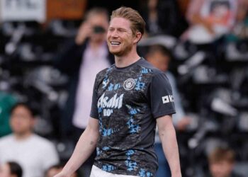 صفقة نابولي مُهددة بالفشل .. دي بروين يدرس تكرار “سيناريو تيفيز” عن طريق ليفربول