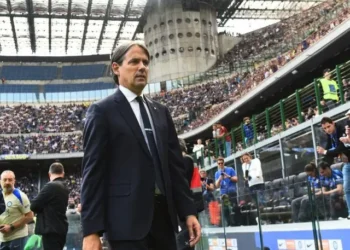 عرض لا يُرفض .. إدارة الهلال تضاعف راتب إنزاجي “7 مرات” لخطفه من إنتر!