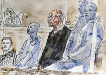 فرنسا.. محاكمة جراح متقاعد اعترف بالاعتداء على مئات الأطفال تحت التخدير