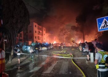 صحيفة إسرائيلية توضّح: لماذا تطلق إيران صواريخها ليلًا؟