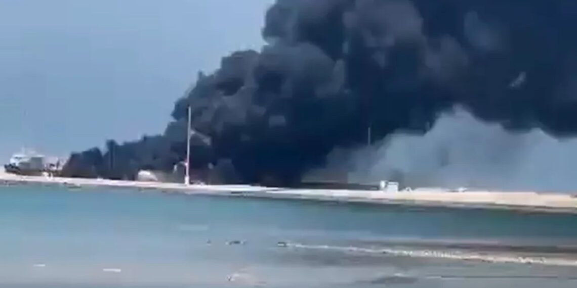 إيران.. 3 قتلى و10 مصابين إثر حريق في خزان ميثانول بميناء بوشهر