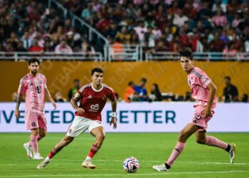 جاء بديلا وخرج قبل نهاية المباراة .. مشاجرة وعلامات دهشة في ظهور زيزو الرسمي الأول مع الأهلي!