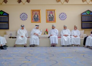 سلطنة عُمان والبحرين تستعرضان تعزيز التعاون التجاري والاستثماري